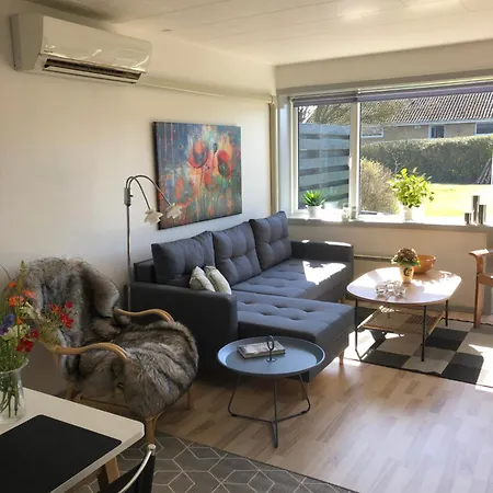 Lango, Apartamento Nakskov